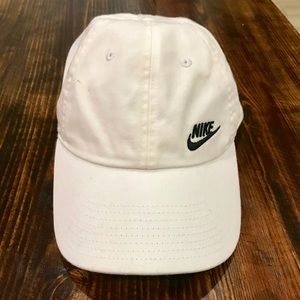 White Nike baseball cap